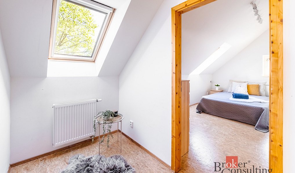 Prodej domu 207 m² s pozemkem 1 124 m², Babice – náhled fotky 8