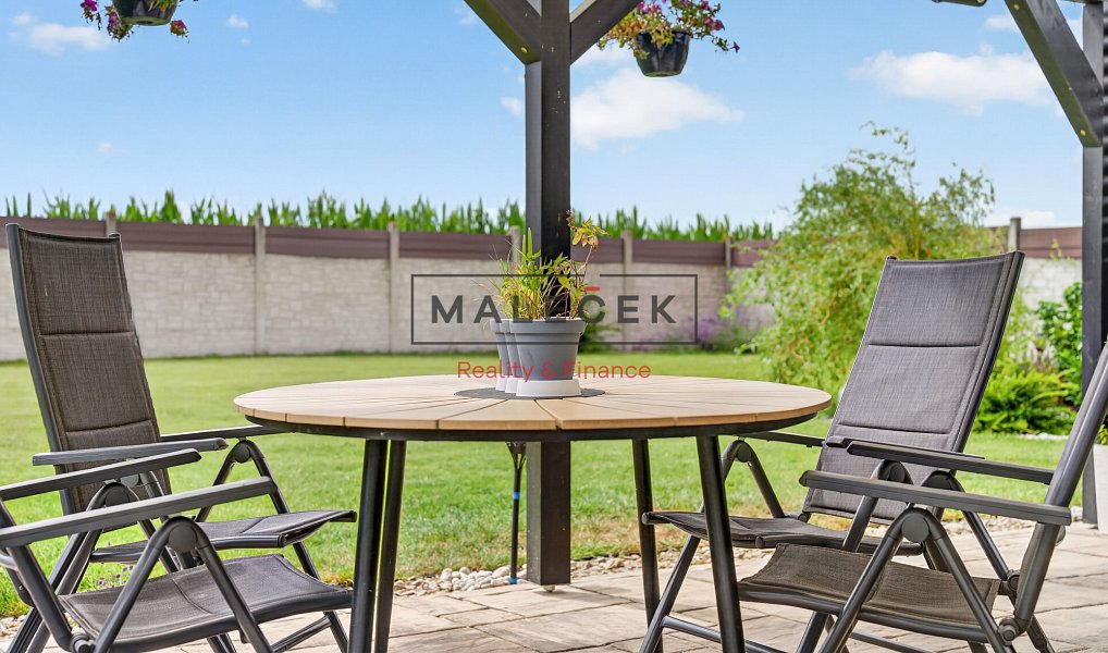Prodej domu 154 m² s pozemkem 1 277 m², Hostouň – náhled fotky 10