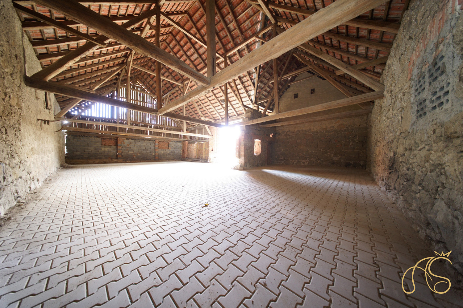 Prodej komerčního objektu (jiného typu) 678 m² — photo 2