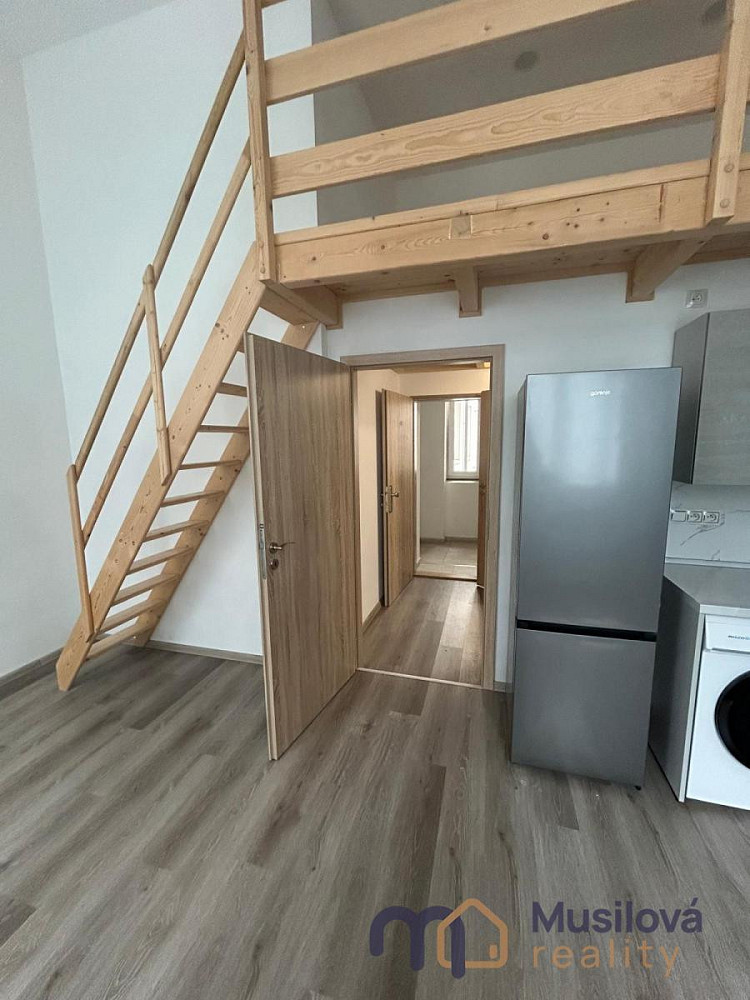 Pronájem bytu 1+kk 30 m² – fotografie 2