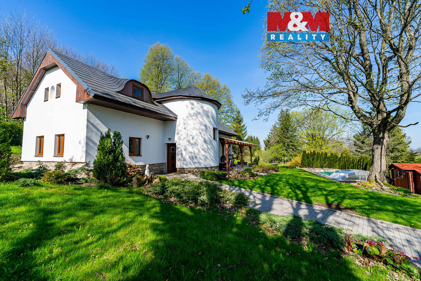 Prodej domu 168 m² s pozemkem 1 715 m²