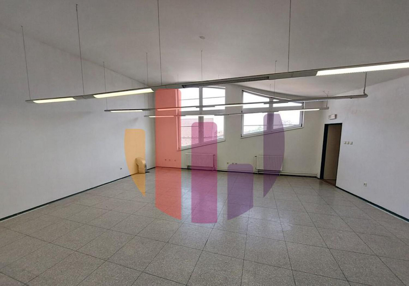 Pronájem kanceláře 67 m² — photo 3