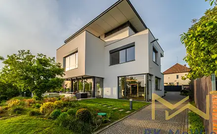 Prodej domu 830 m² s pozemkem 1 326 m², Praha 5 - Stodůlky