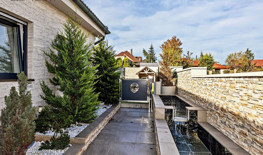 Prodej domu 378 m² s pozemkem 1 166 m², Králův Dvůr – náhled fotky 38