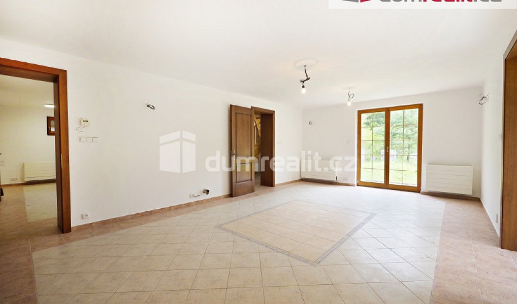 Prodej domu 286 m² s pozemkem 3 176 m², Želízy – náhled fotky 13
