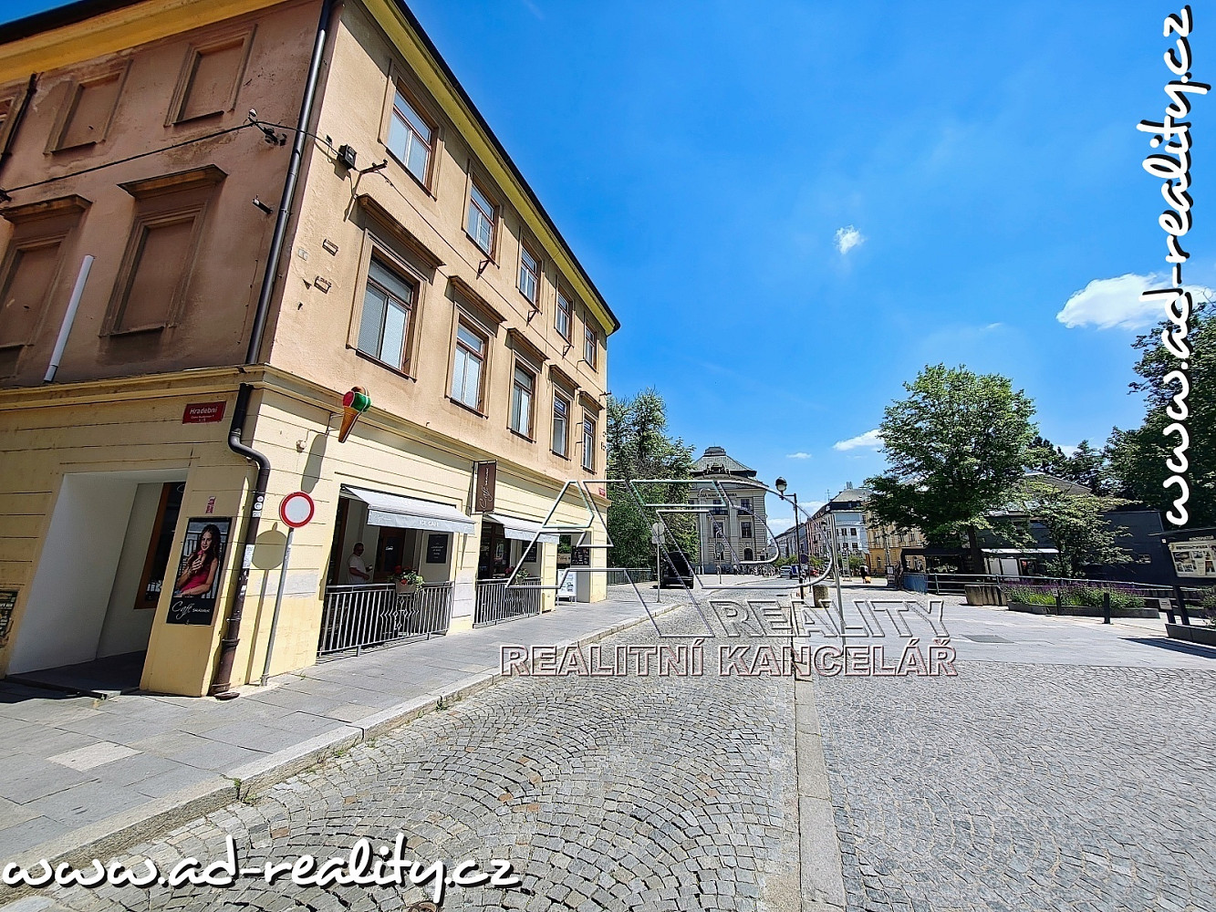 Pronájem kanceláře 210 m² — photo 3