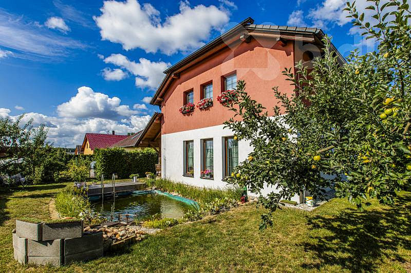 Prodej domu 345 m² s pozemkem 789 m² – fotografie 2