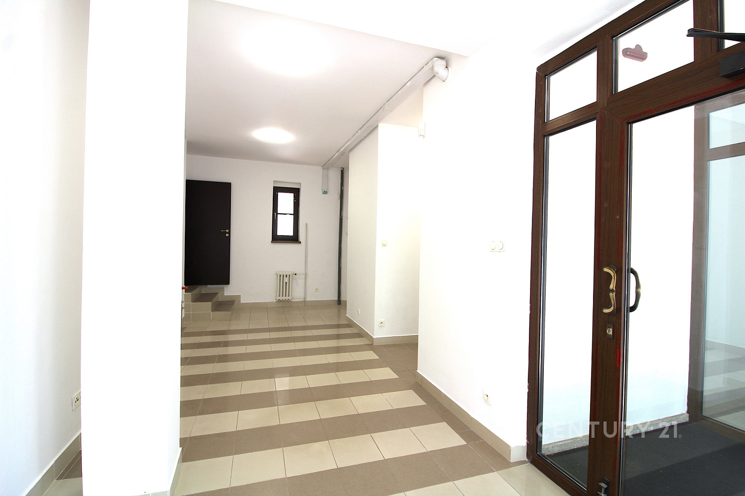 Pronájem komerčního objektu (jiného typu) 102 m² – fotografie 2