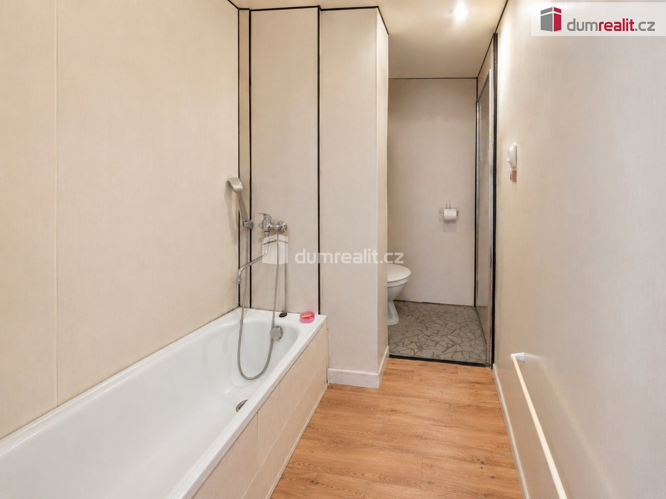 Pronájem bytu 1+1 37 m² — photo 2