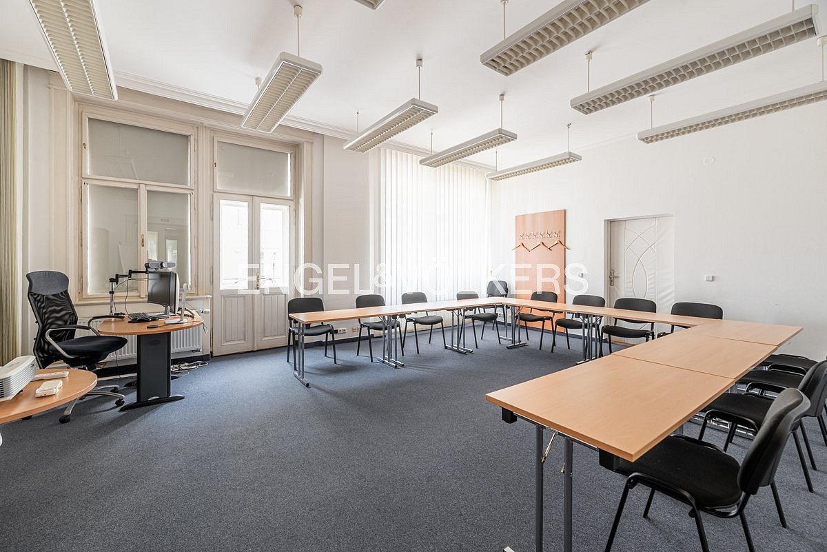 Pronájem kanceláře 325 m² – fotografie 4