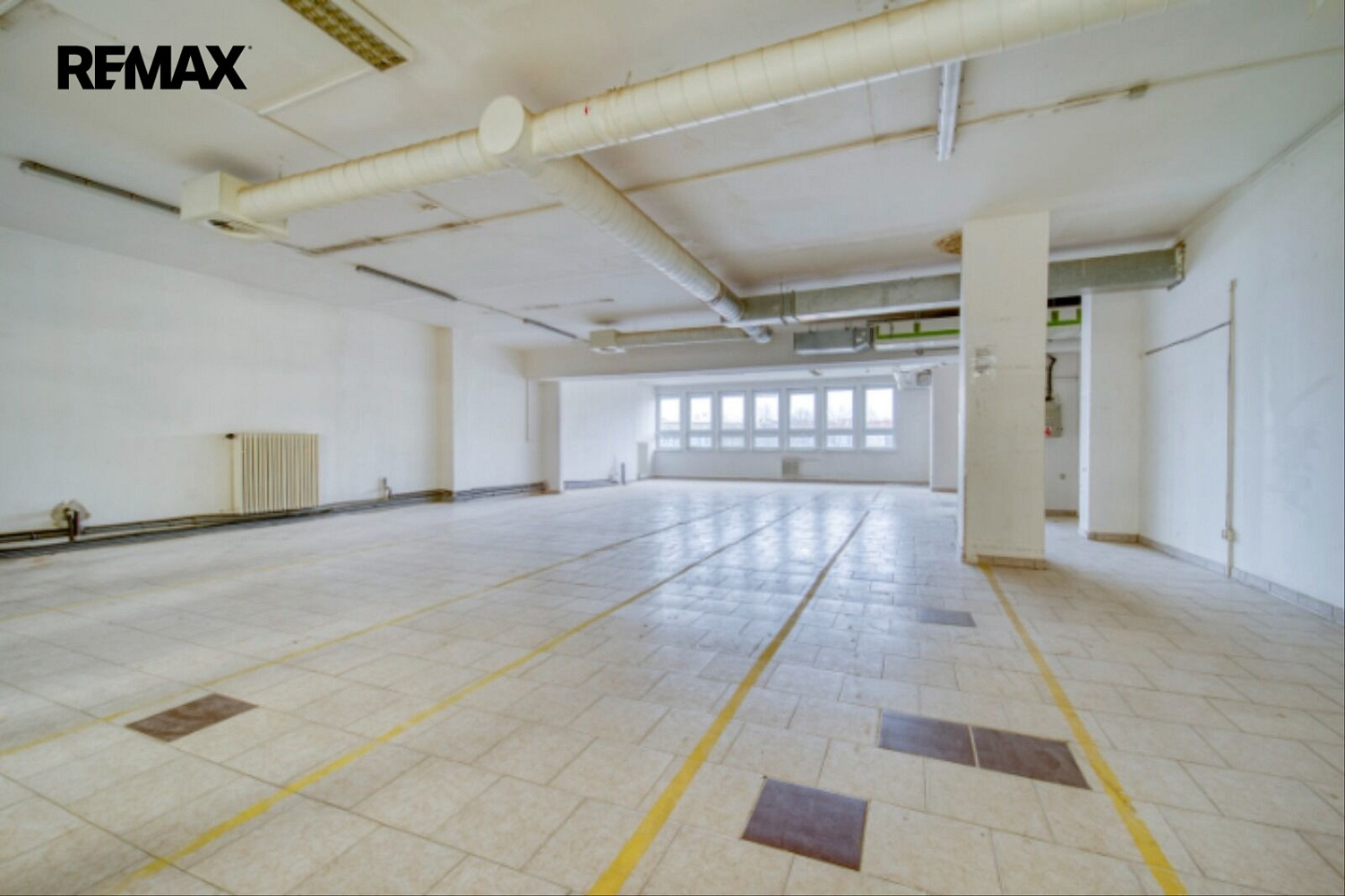Pronájem obchodních prostor 200 m² – fotografie 4