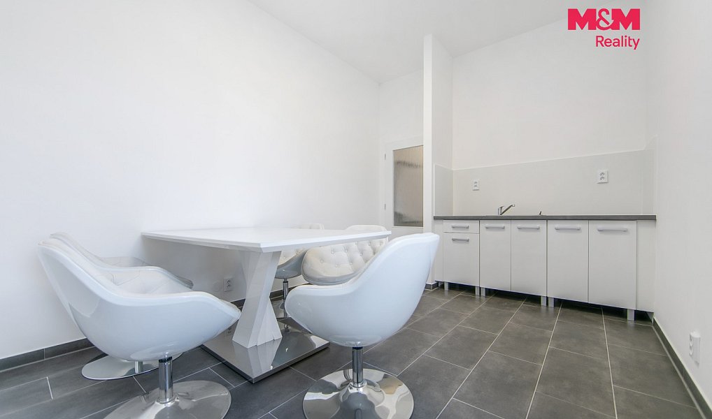 Pronájem kanceláře 29 m², Dobřany – náhled fotky 2