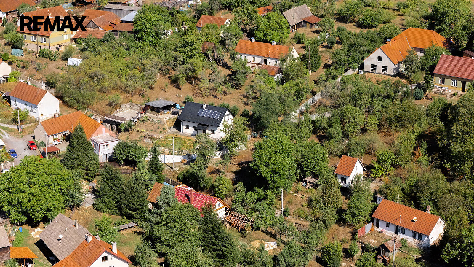 Prodej stavebního pozemku 692 m² – fotografie 3