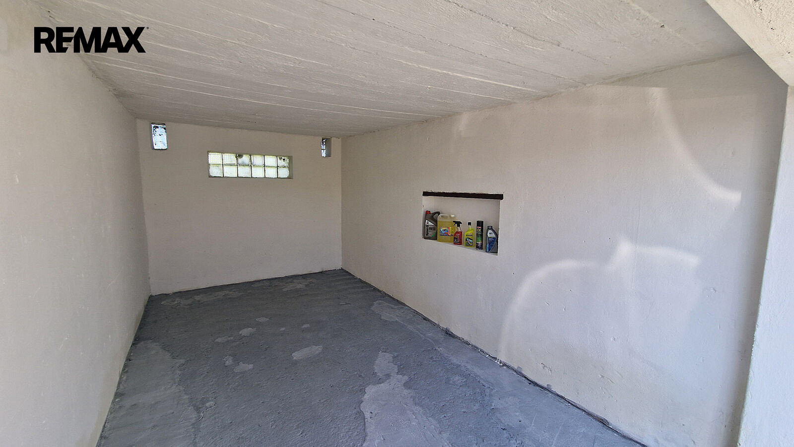Prodej garáže 18 m2 brno-přízřenice, ulice jezerní — photo 3