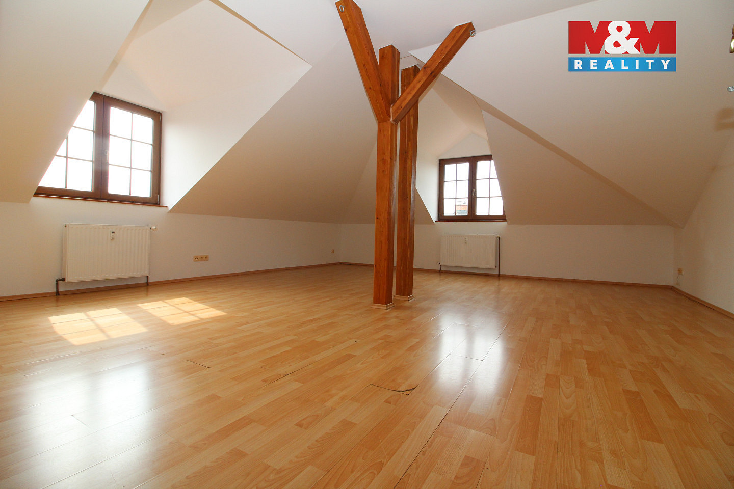 Prodej bytu 2+1 92 m² – pohled 2