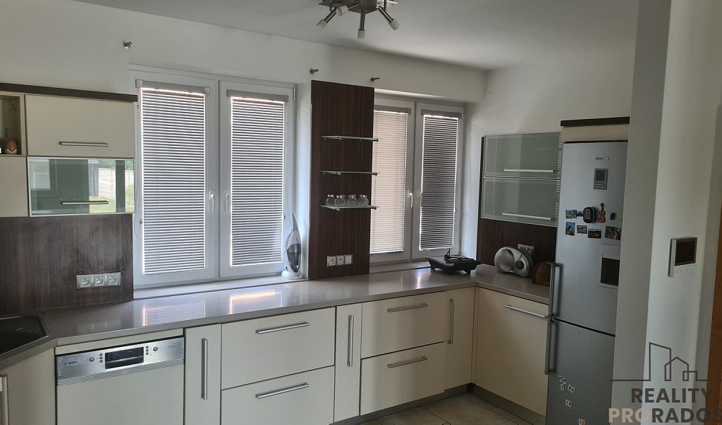 Pronájem domu 210 m² s pozemkem 500 m², Rohatec – náhled fotky 2