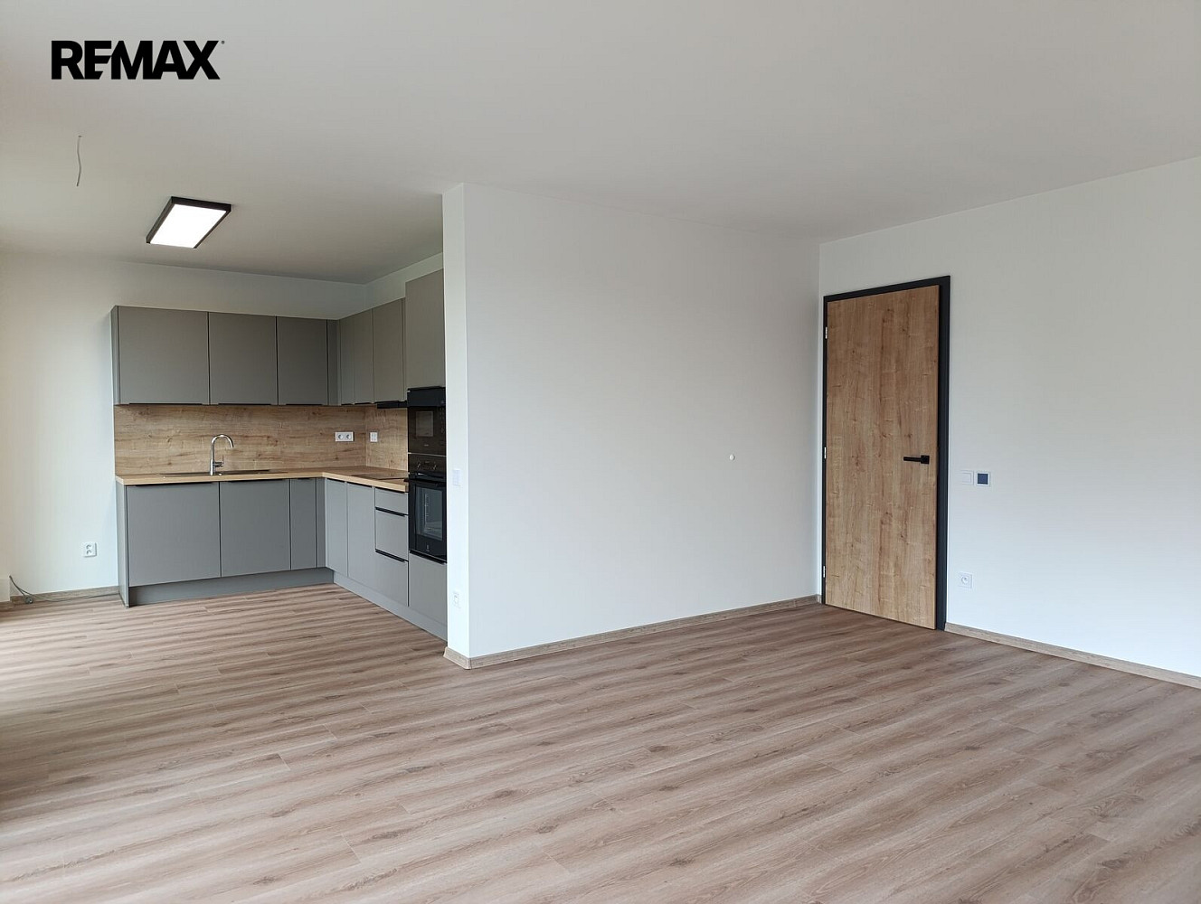 Pronájem bytu 3+kk 72 m² – fotografie 2