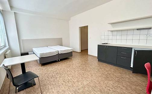 Pronájem bytu 1+kk 35 m², Křížová, Praha 5 - Smíchov