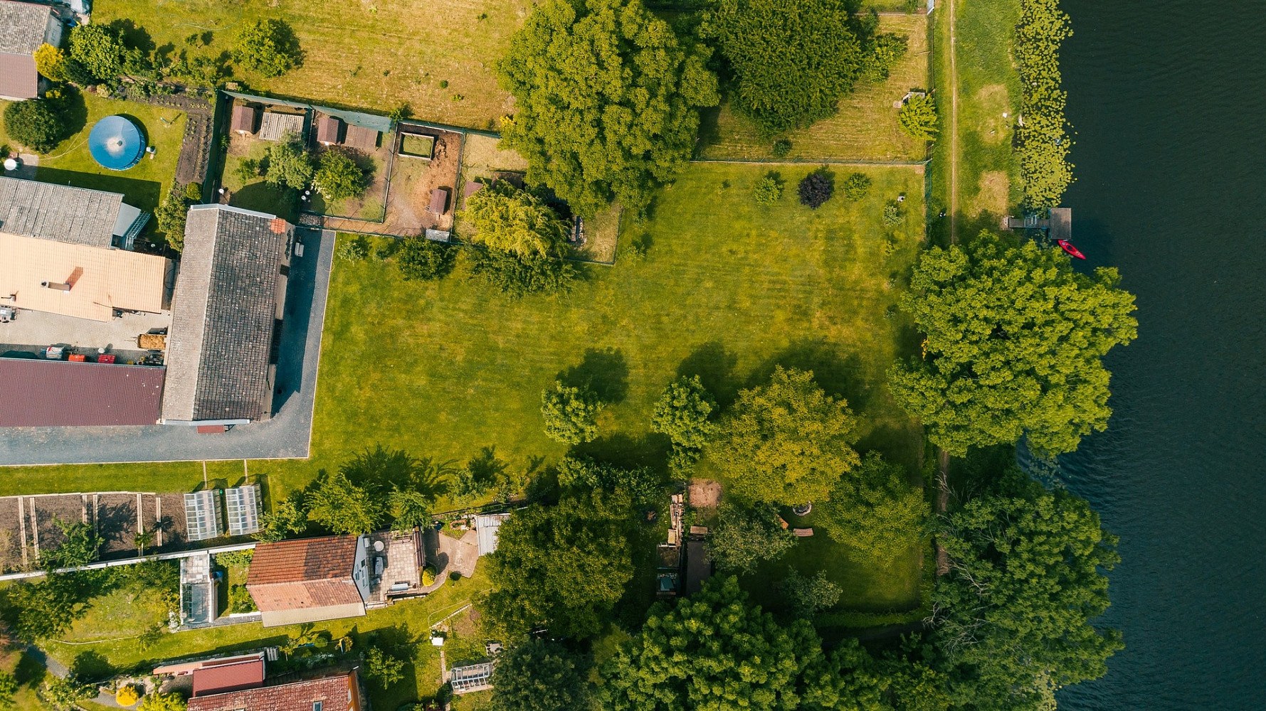 Prodej stavebního pozemku 2 460 m² – fotografie 3