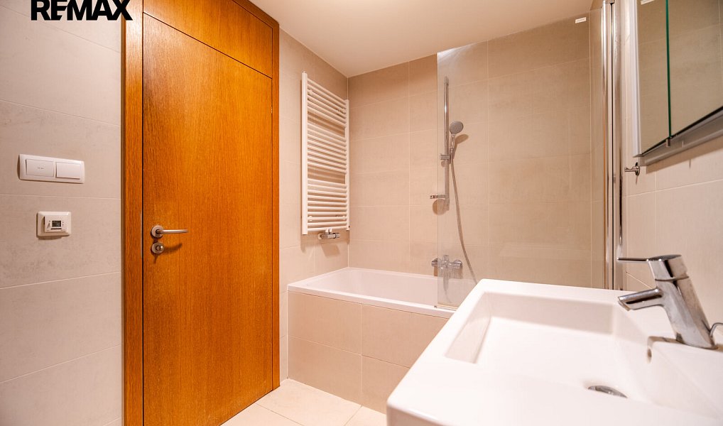 Pronájem bytu 1+kk 44 m², Praha – náhled fotky 8