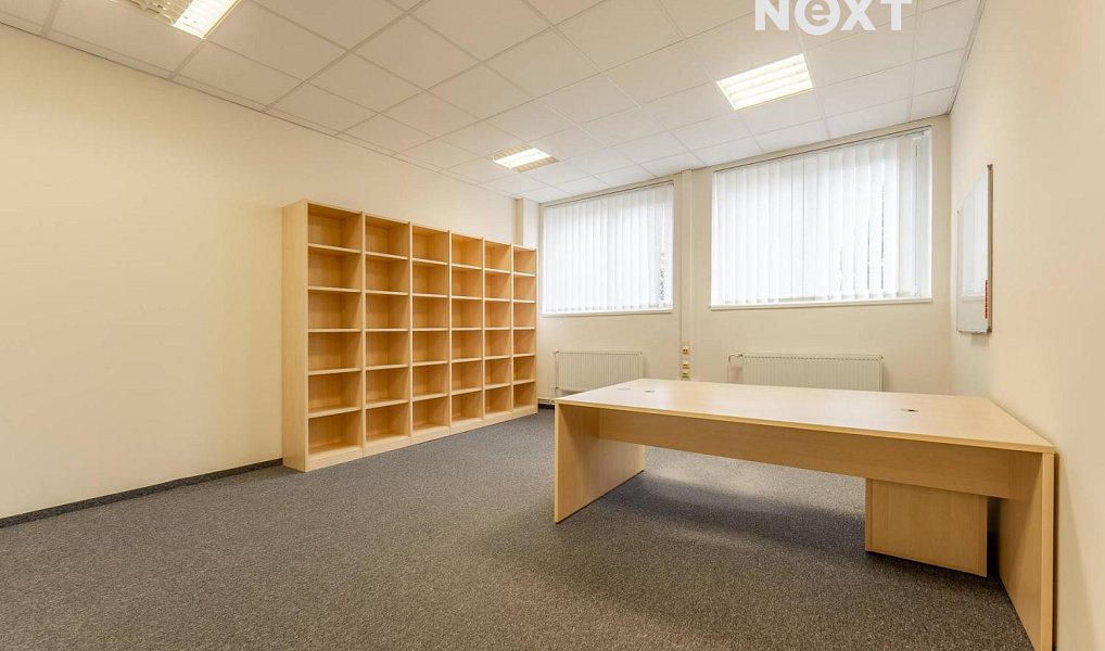 Pronájem kanceláře 251 m², Vestec – náhled fotky 9