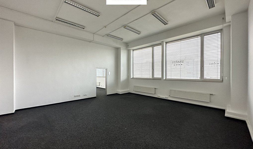 Pronájem kanceláře 186 m², Praha – fotka 1 z 13