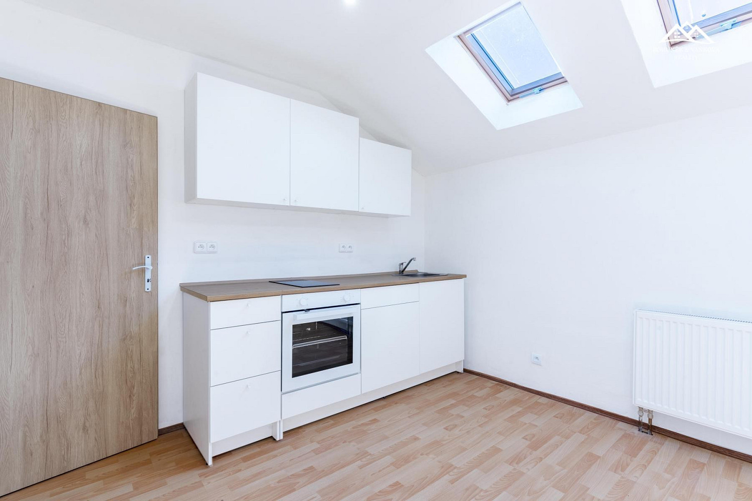 Pronájem bytu 2+kk 45 m² – fotografie 3