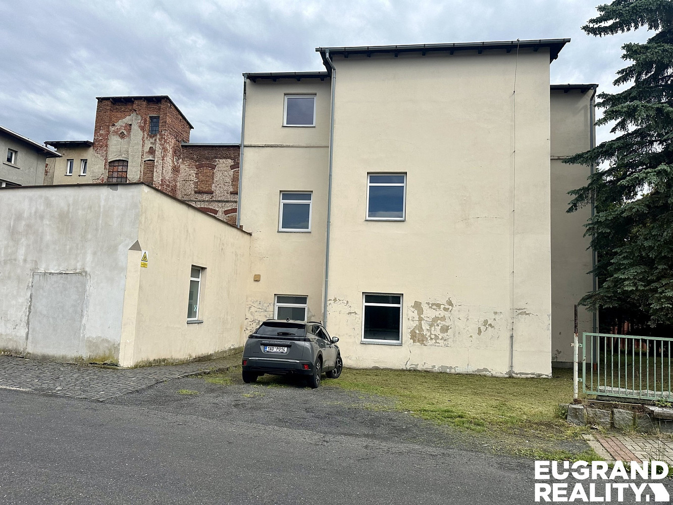 Pronájem výrobních prostor 2 400 m² — photo 2