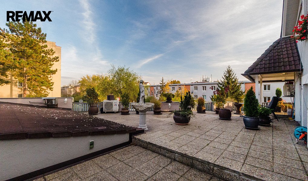 Prodej obchodních prostor 109 m², Praha – náhled fotky 2