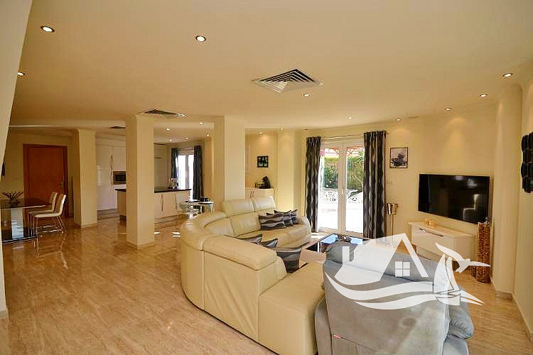 Prodej domu 150 m² s pozemkem 600 m² — photo 2