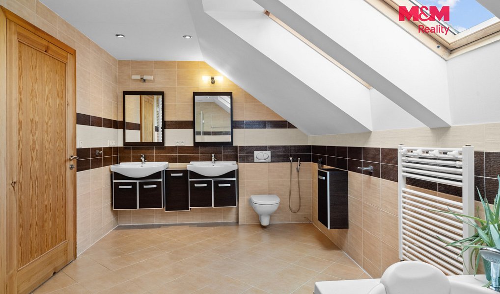 Prodej domu 305 m² s pozemkem 912 m², Hradečno – náhled fotky 6