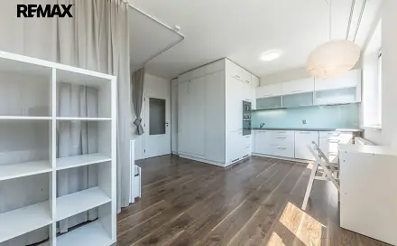 Pronájem bytu 1+kk 30 m², V Honech, Klecany, okres Praha-východ