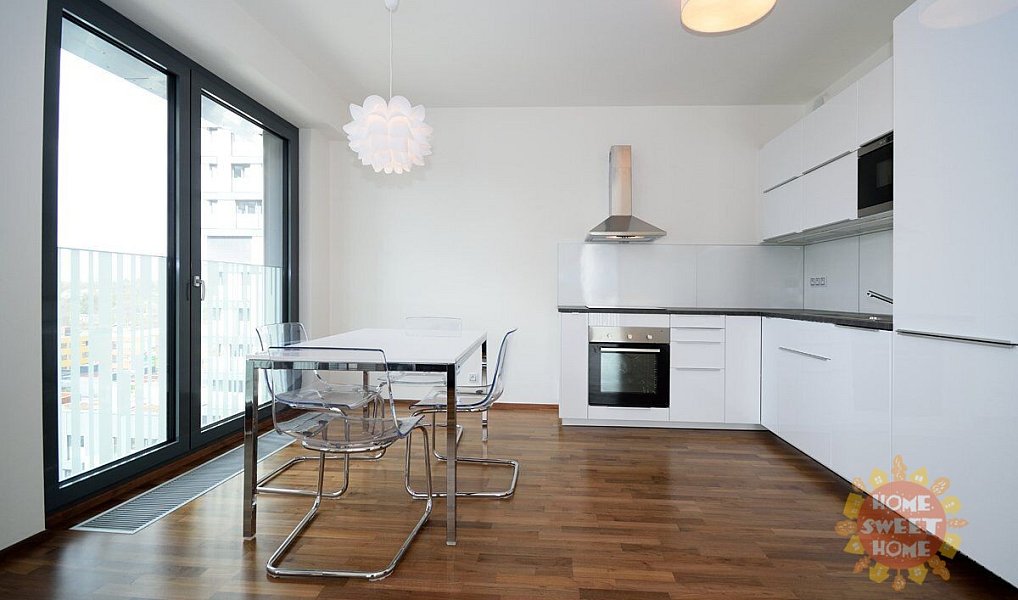 Pronájem bytu 2+kk 76 m², Praha – náhled fotky 2