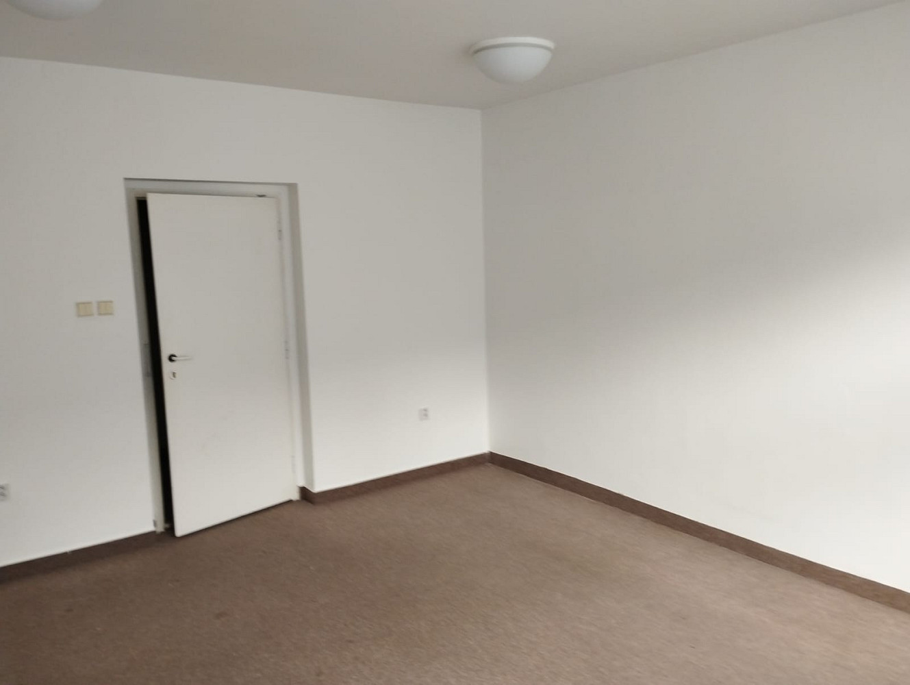 Pronájem kanceláře 30 m² - Widok 3