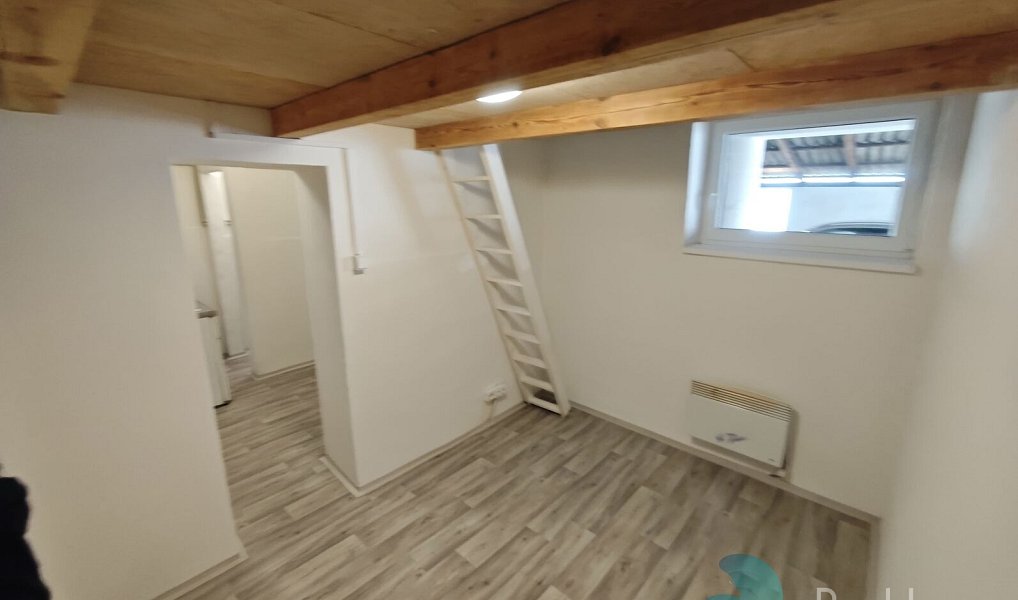 Pronájem bytu 1+kk 18 m², Kaplice – fotka 1 z 10
