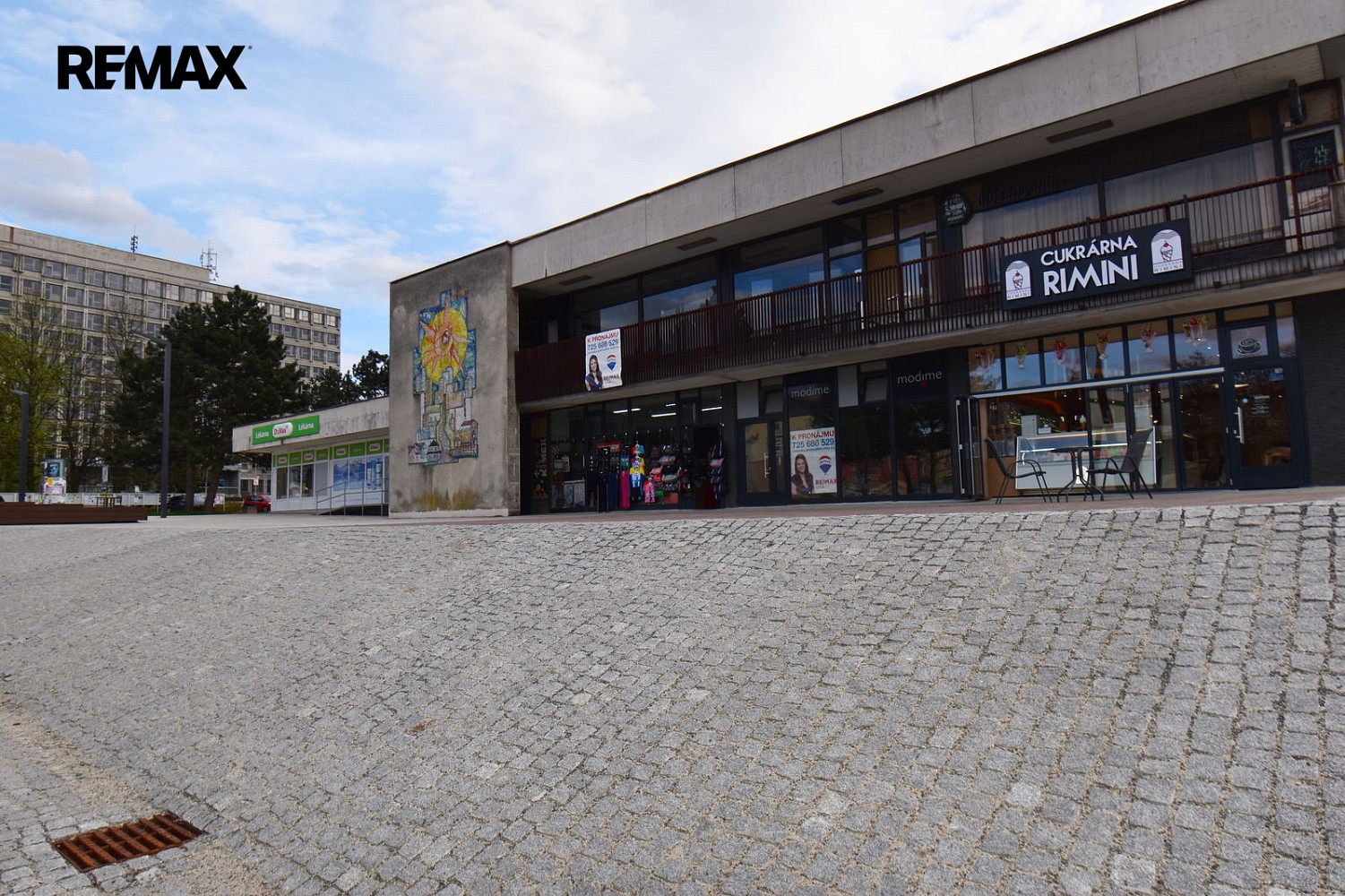 Pronájem obchodních prostor 350 m²