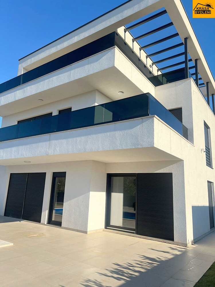 Prodej domu 550 m² s pozemkem 971 m² — photo 2