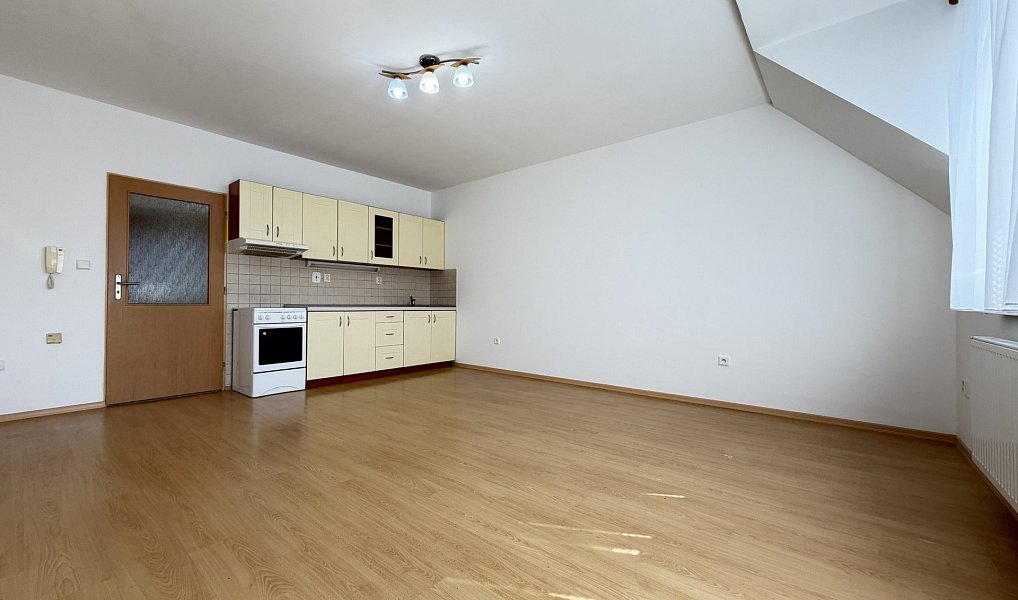 Pronájem bytu 1+kk 32 m², Otrokovice – fotka 1 z 19