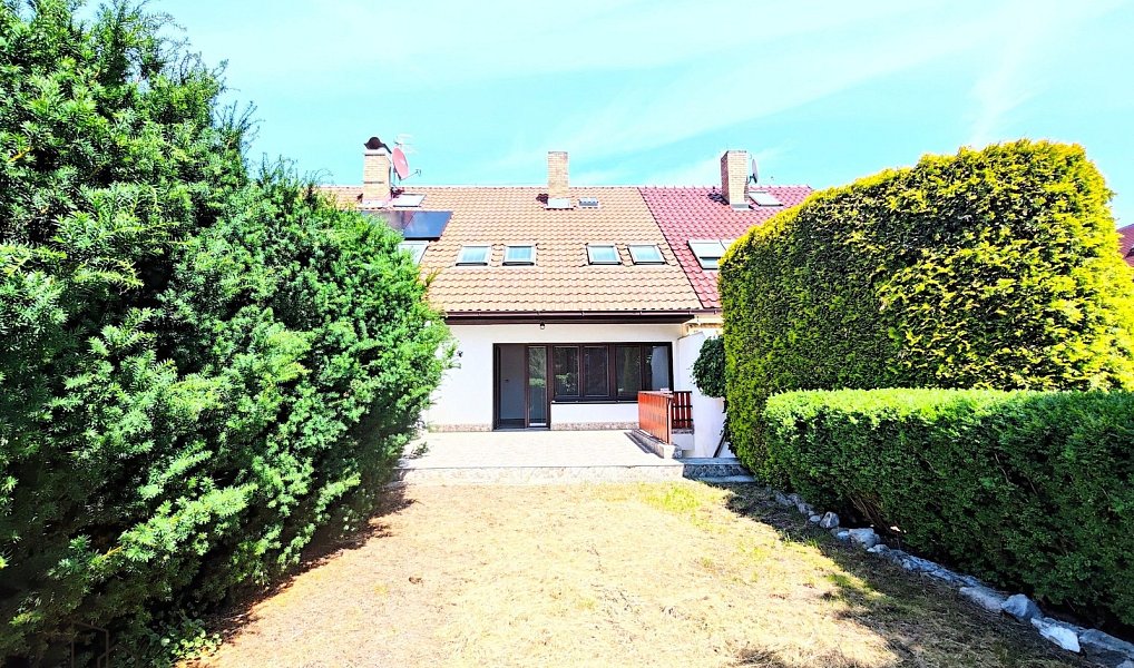 Pronájem domu 200 m² s pozemkem 182 m², Hostivice – náhled fotky 2