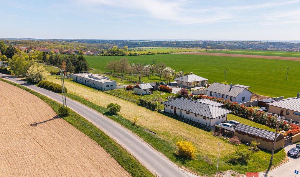 Prodej stavebního pozemku 2 357 m², Střemy – náhled fotky 10