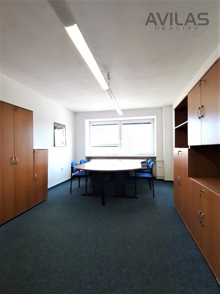 Pronájem kanceláře 35 m² – fotografie 2