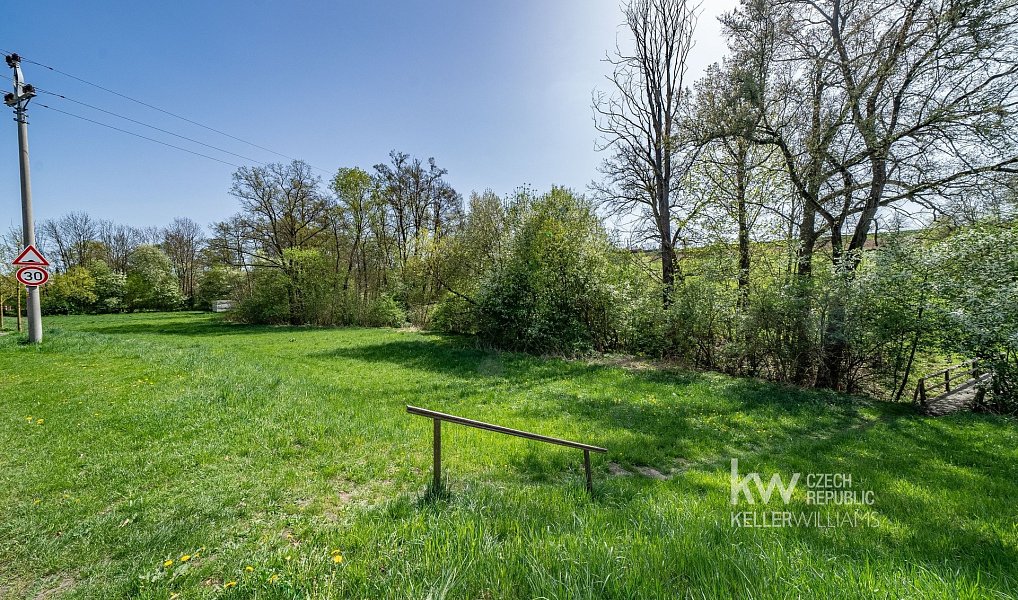 Prodej stavebního pozemku 979 m², Petroupim – náhled fotky 11