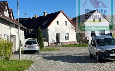 Prodej domu 240 m² s pozemkem 325 m², náměstí 5. května, Holýšov, okres Plzeň-Jih