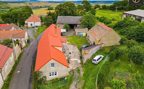 Prodej domu 640 m² s pozemkem 2 342 m², Chožov - Mnichovský Týnec, okres Louny