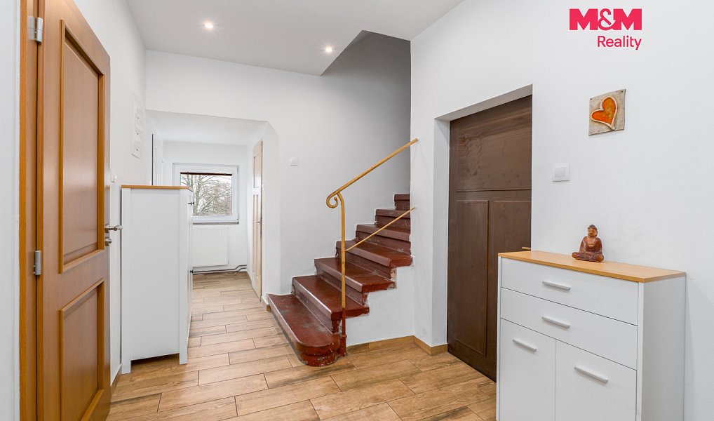 Prodej domu 149 m² s pozemkem 877 m², Hrob – náhled fotky 23