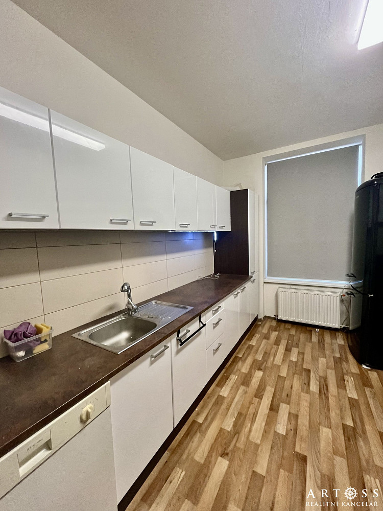 Pronájem bytu 2+1 64 m² – pohled 2