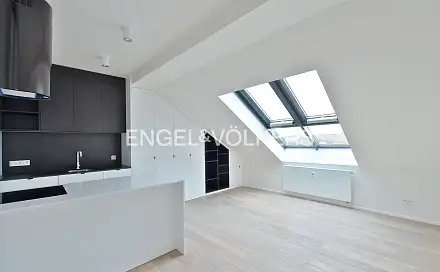 Pronájem bytu 1+kk 39 m², náměstí Jiřího z Poděbrad, Praha 3 - Vinohrady