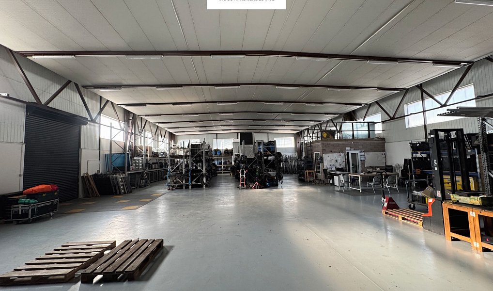 Prodej výrobních prostor 1 598 m², Dolní Břežany – náhled fotky 3