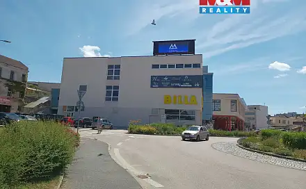 Pronájem obchodních prostor 185 m², Benešov
