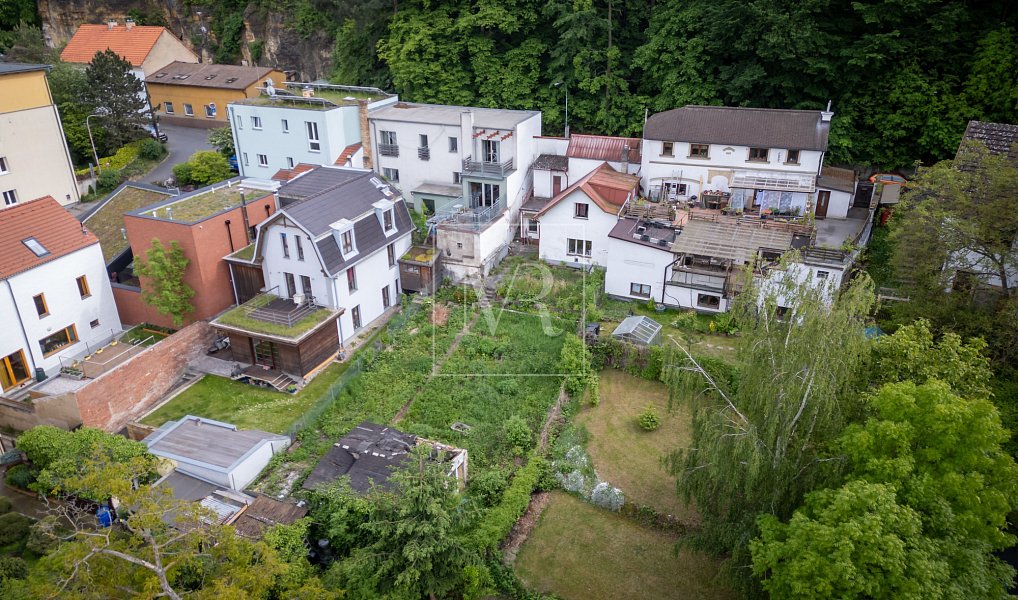 Prodej stavebního pozemku 440 m², Praha – náhled fotky 2